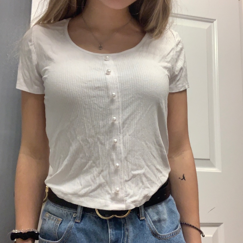 Vintage-Looking Pearl Button Tshirt